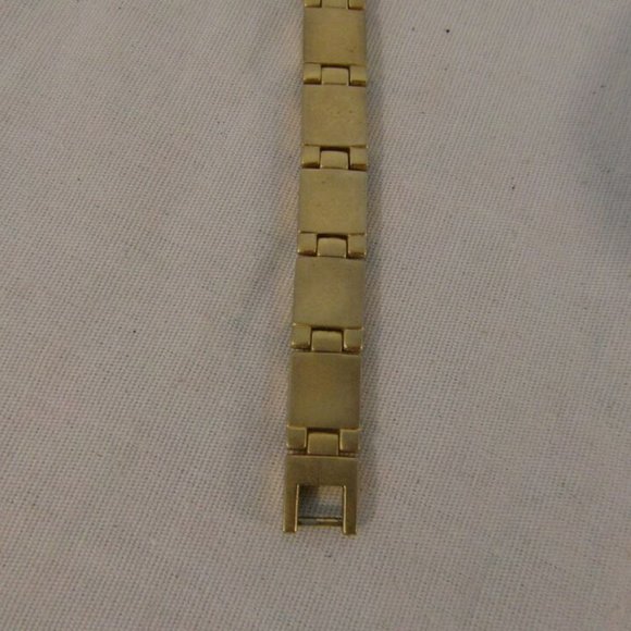 WOMENs CARRIAGE GOLD SILVER STAINLESS STEEL BACK BASE METAL BEZEL WATCH NM 00495 main image 6